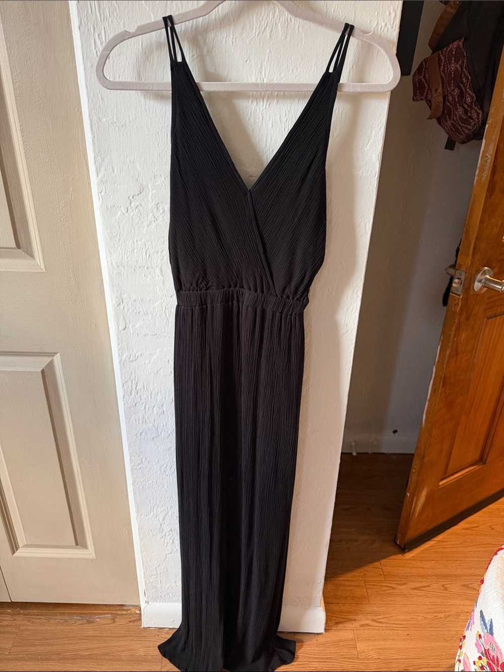 Lulu's Black Sleeveless V-Neck Maxi Dress